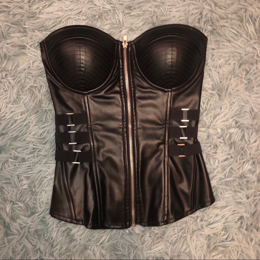 Black leather corset ♠️